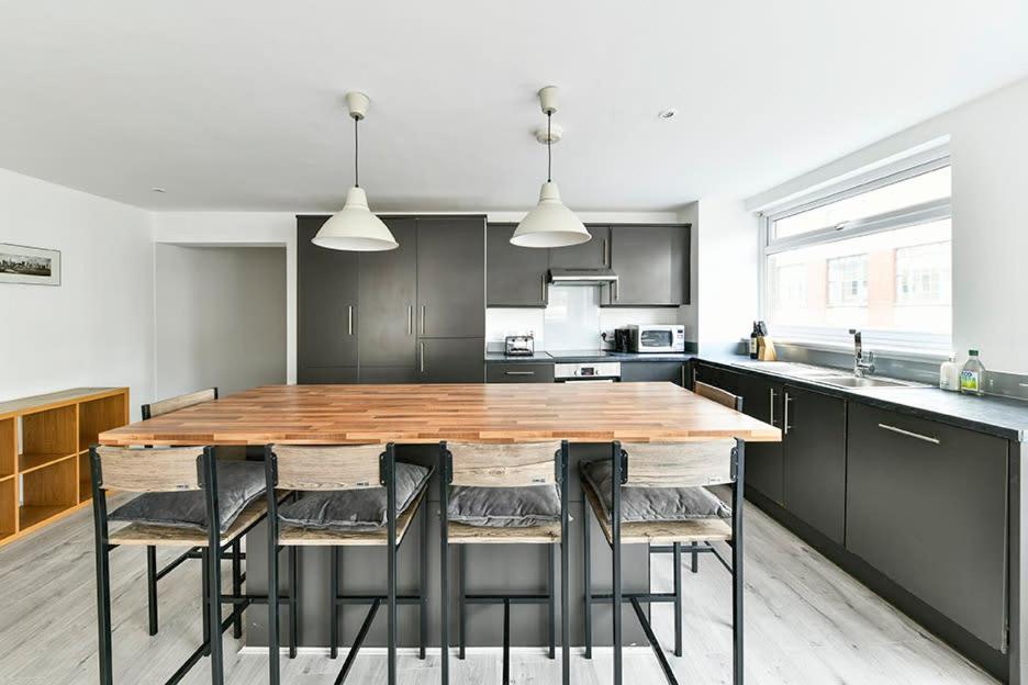 The Elden No2 Fairway Hosting * London